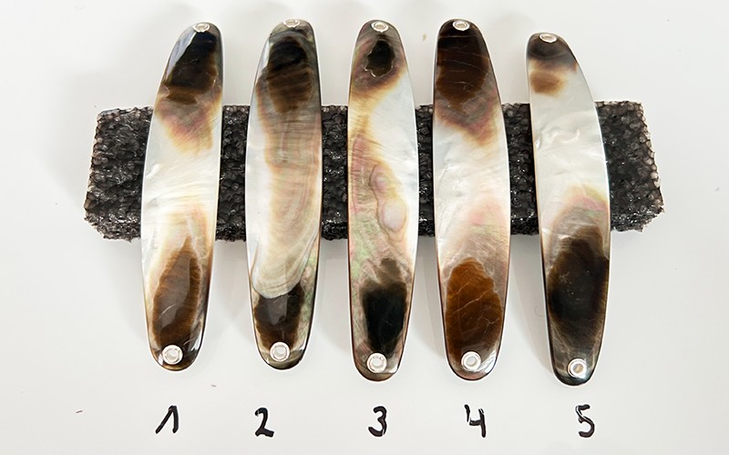 White Shadow Premium Perlmutt-Spange 10cm
