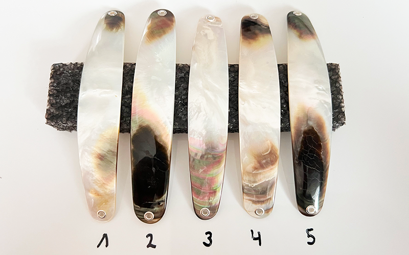White Shadow Premium Perlmutt-Spange 11cm