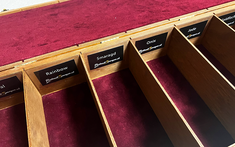 Koffer für Perlmutt Köder, 9 Fächer mit Samteinlage
