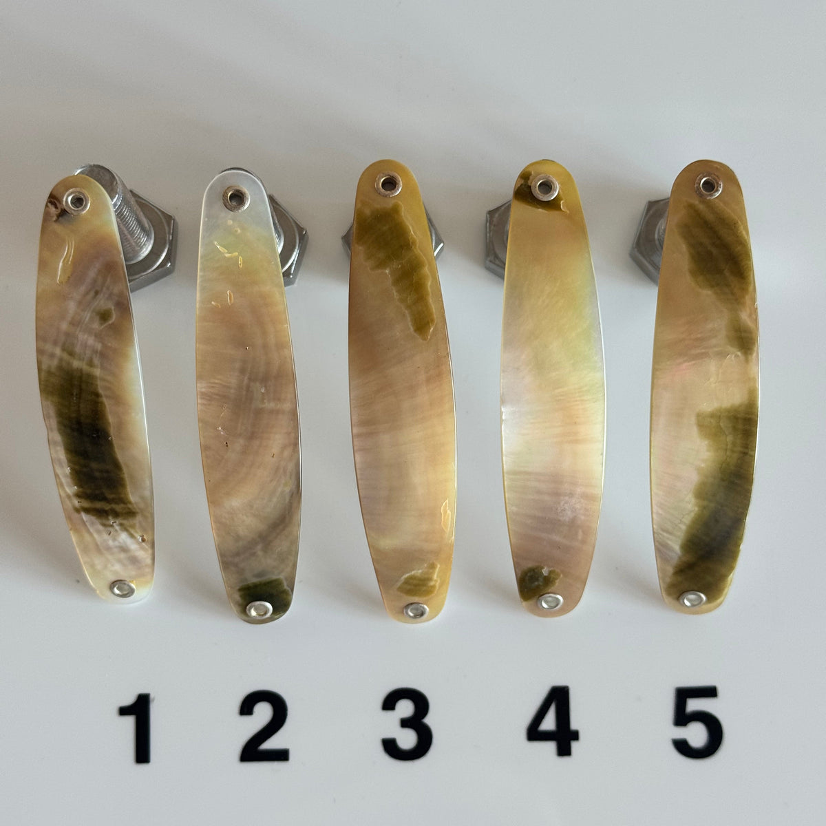 Unikat Jade Perlmutt-Spange 8cm