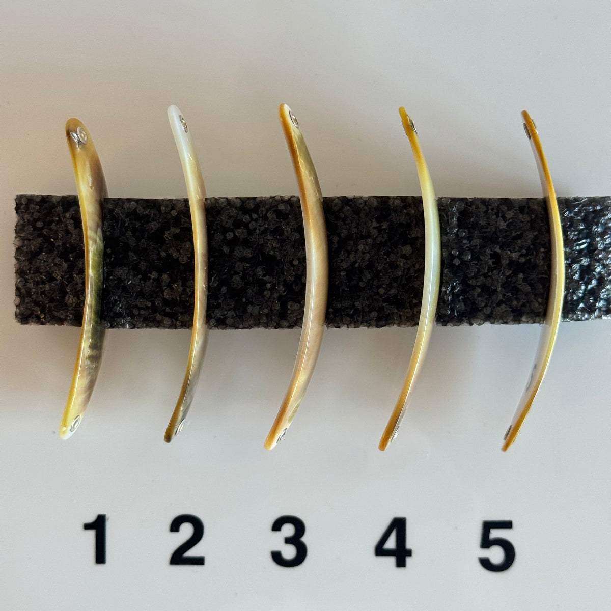 Unikat Jade Perlmutt-Spange 8cm